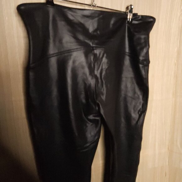 Spanx Black Plus Faux Leather Leggings 1X - Picture 5 of 9